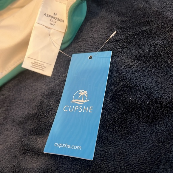 NEVER WORN Cupshe crisscross bikini (size M) with palm details - Picture 3 of 4